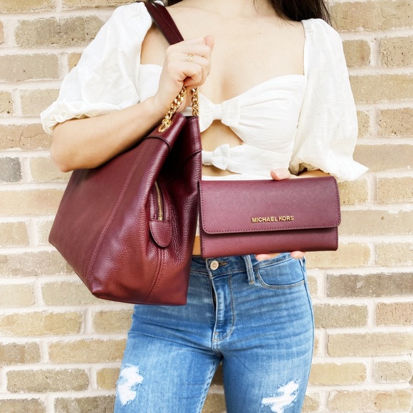 SALE‼️‼️ Bundle Michael Kors LARGE Tote + wallet - Picture 4 of 4